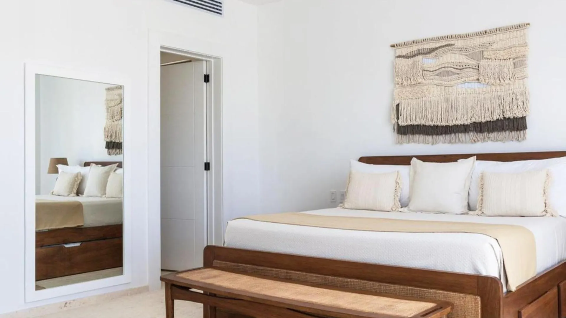 Located In One Of The Most Exclusive Areas Punta Cana Apartment